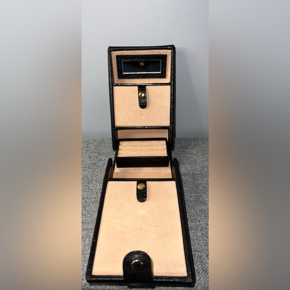 BLACK JEWELRY BOX (LIKE HANDBAG) - Picture 11 of 12